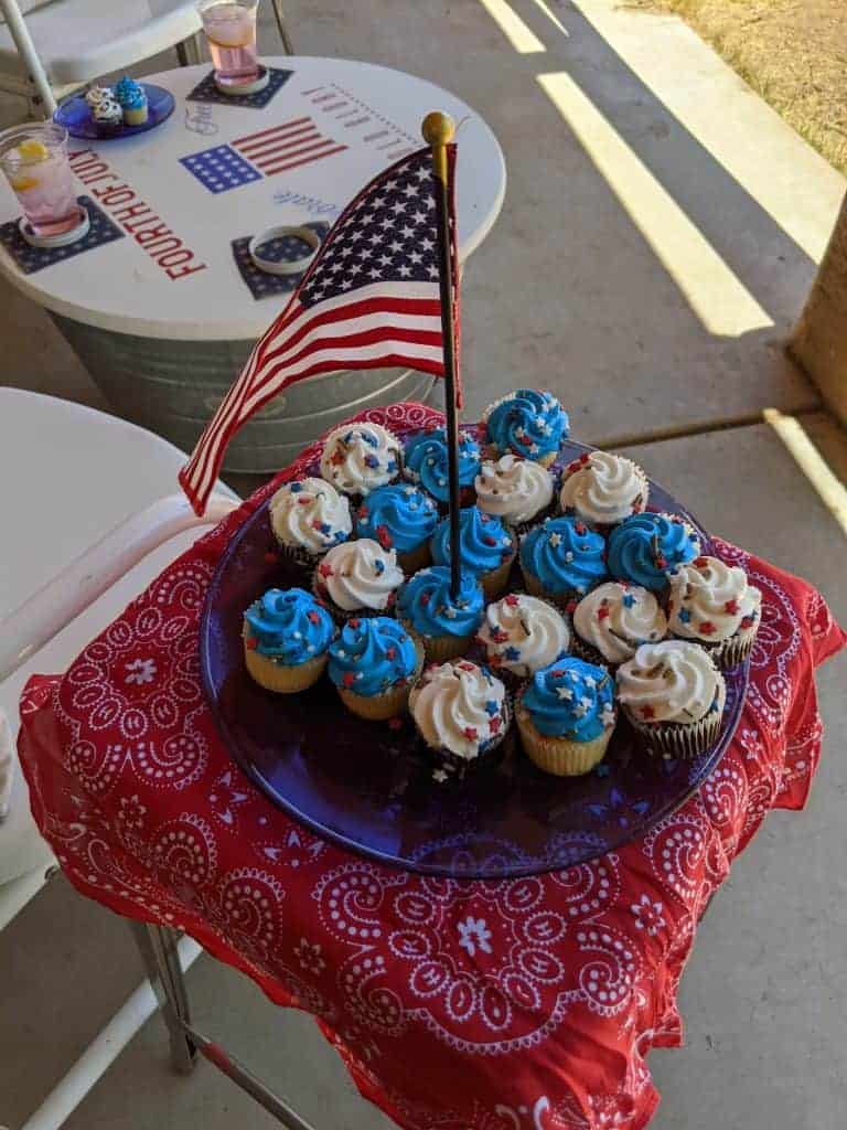 4th of July outdoor decorations include red, white and blue cupcakes